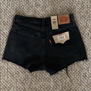 BNWT Levi’s cutoffs